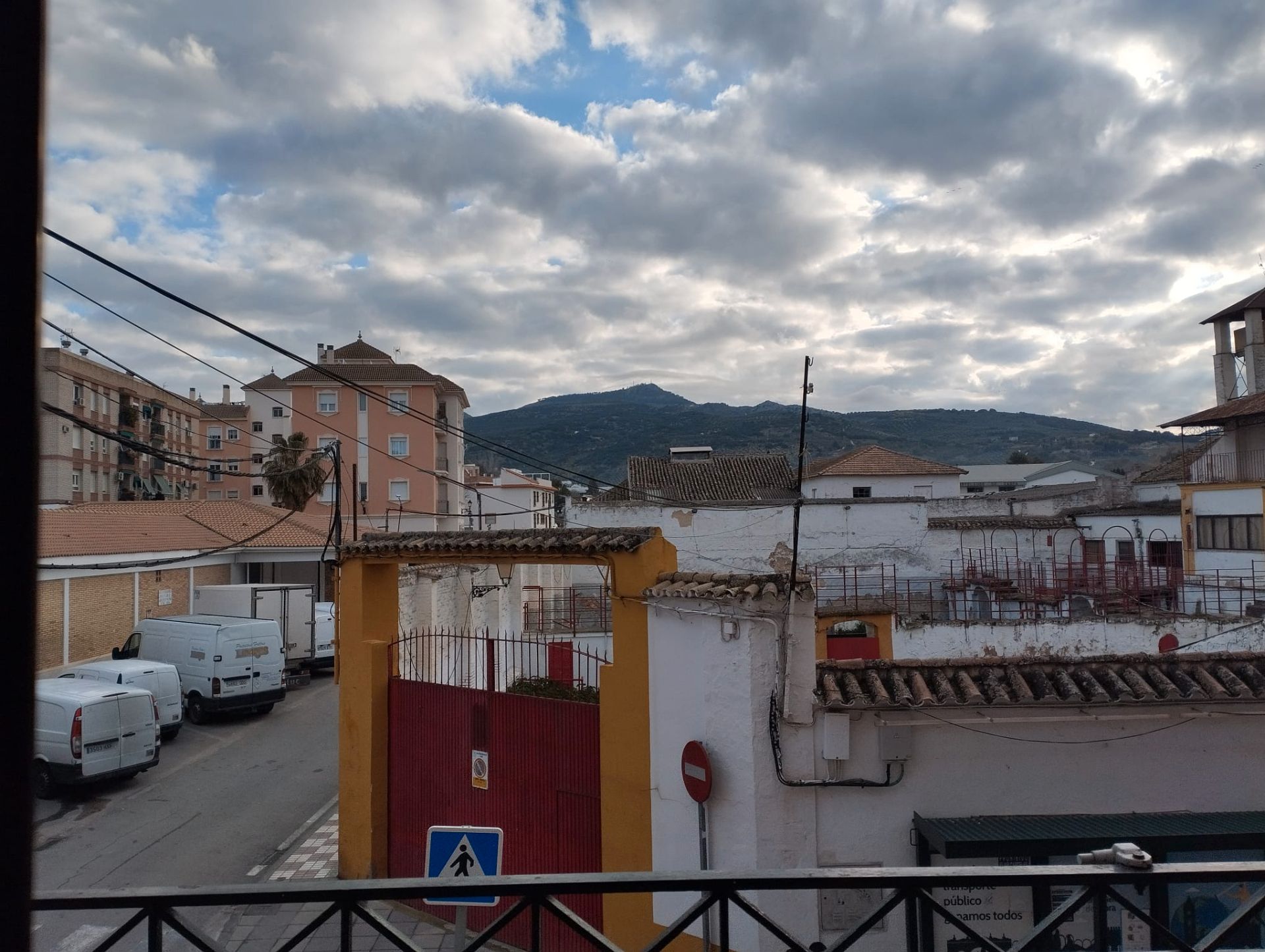 Vista exterior de Pis en venda en Cabra amb Traster, Moblat i TV