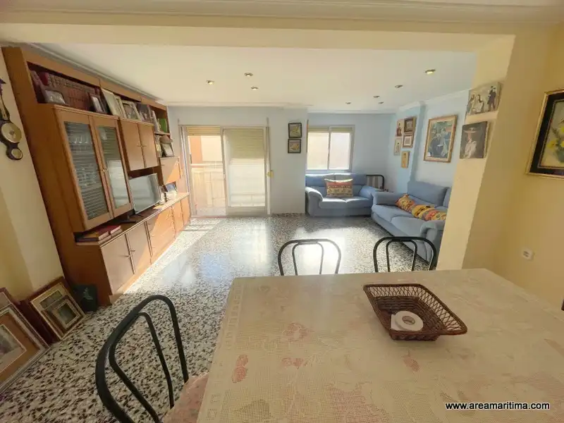 Vista exterior de Piso en venta en Valencia con Amueblado, Horno y Lavadora
