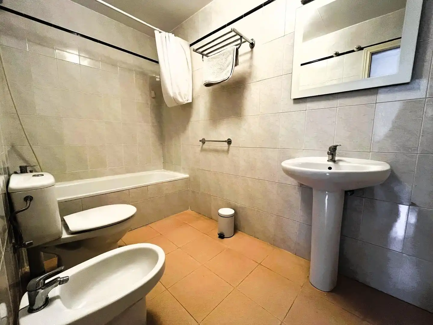 Baño de Apartamento en venta en San Roque con Amueblado, Alarma y Piscina comunitaria