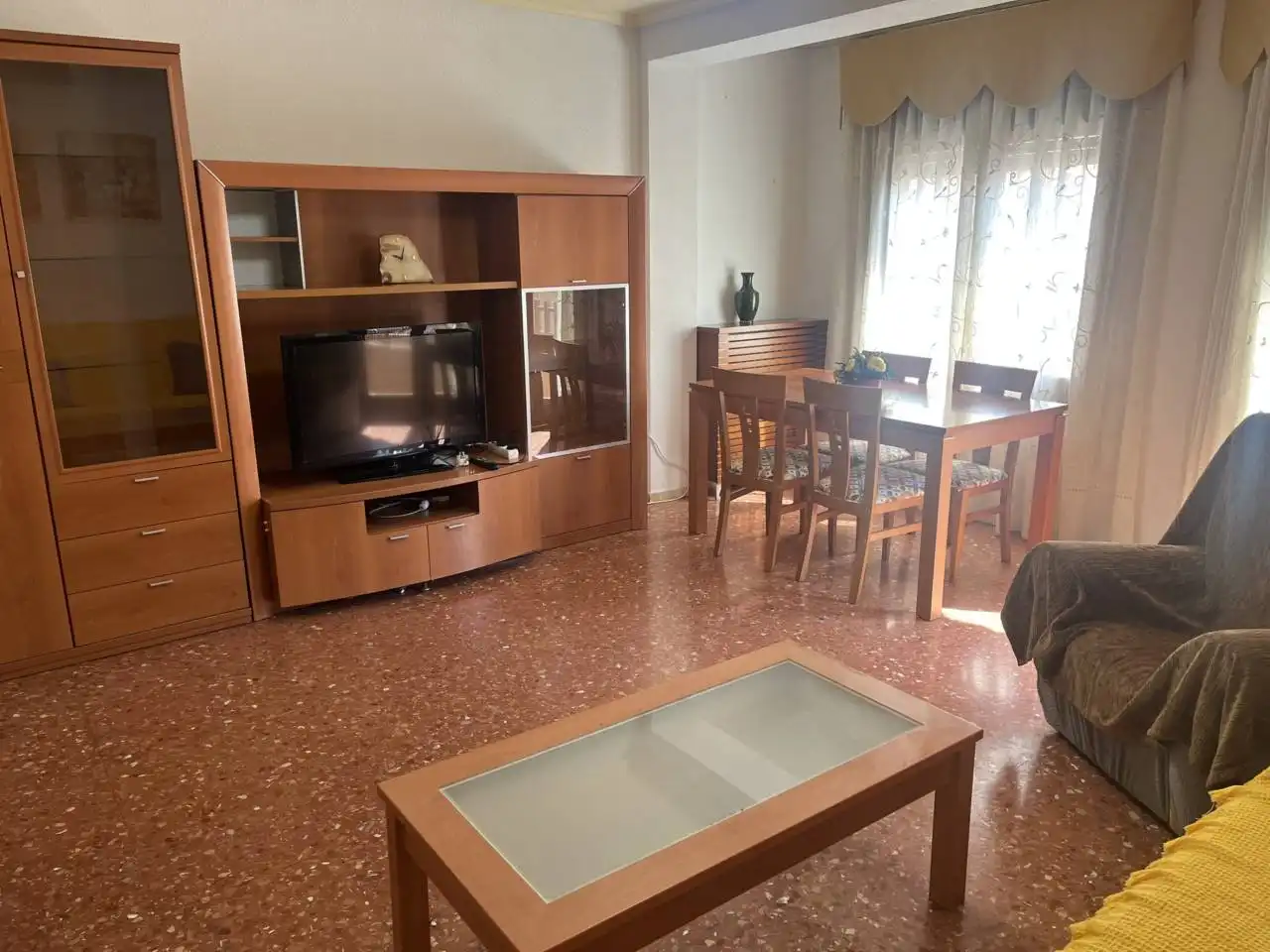 Living room of Flat for sale in Alcañiz  with Heating, Furnished and Balcony