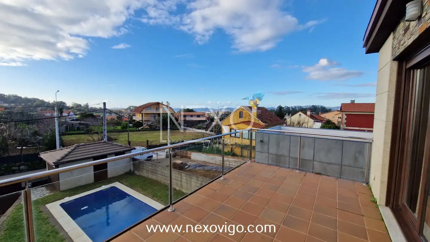 Swimming pool of Houses for sale in Vigo   with Heating, Private garden and Terrace