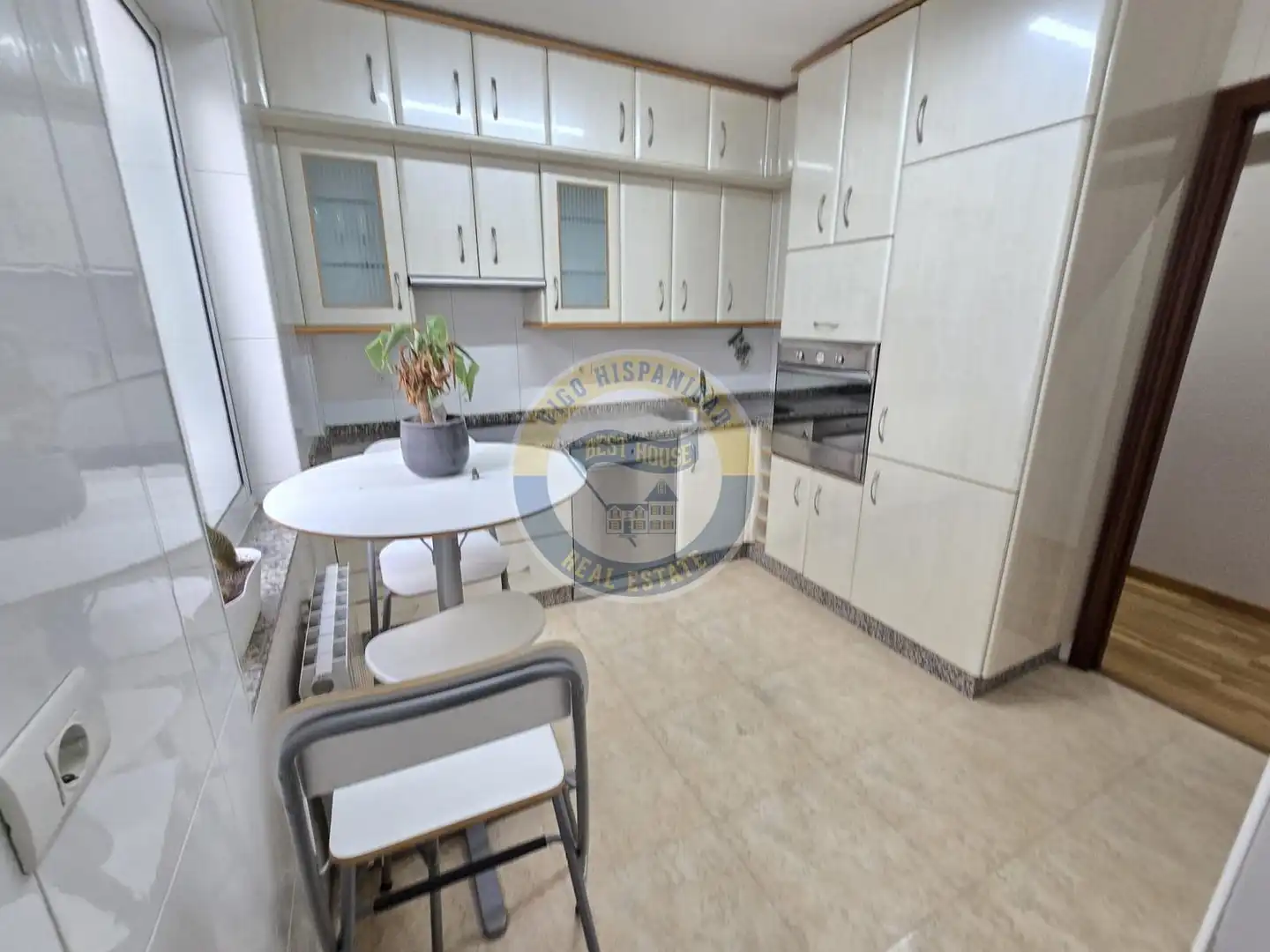 Cocina de Piso de alquiler en Vigo  con Calefacción