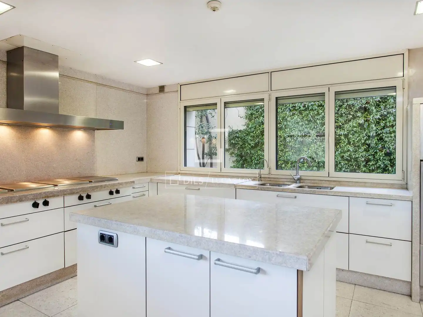 Kitchen of Houses for sale in Barcelona