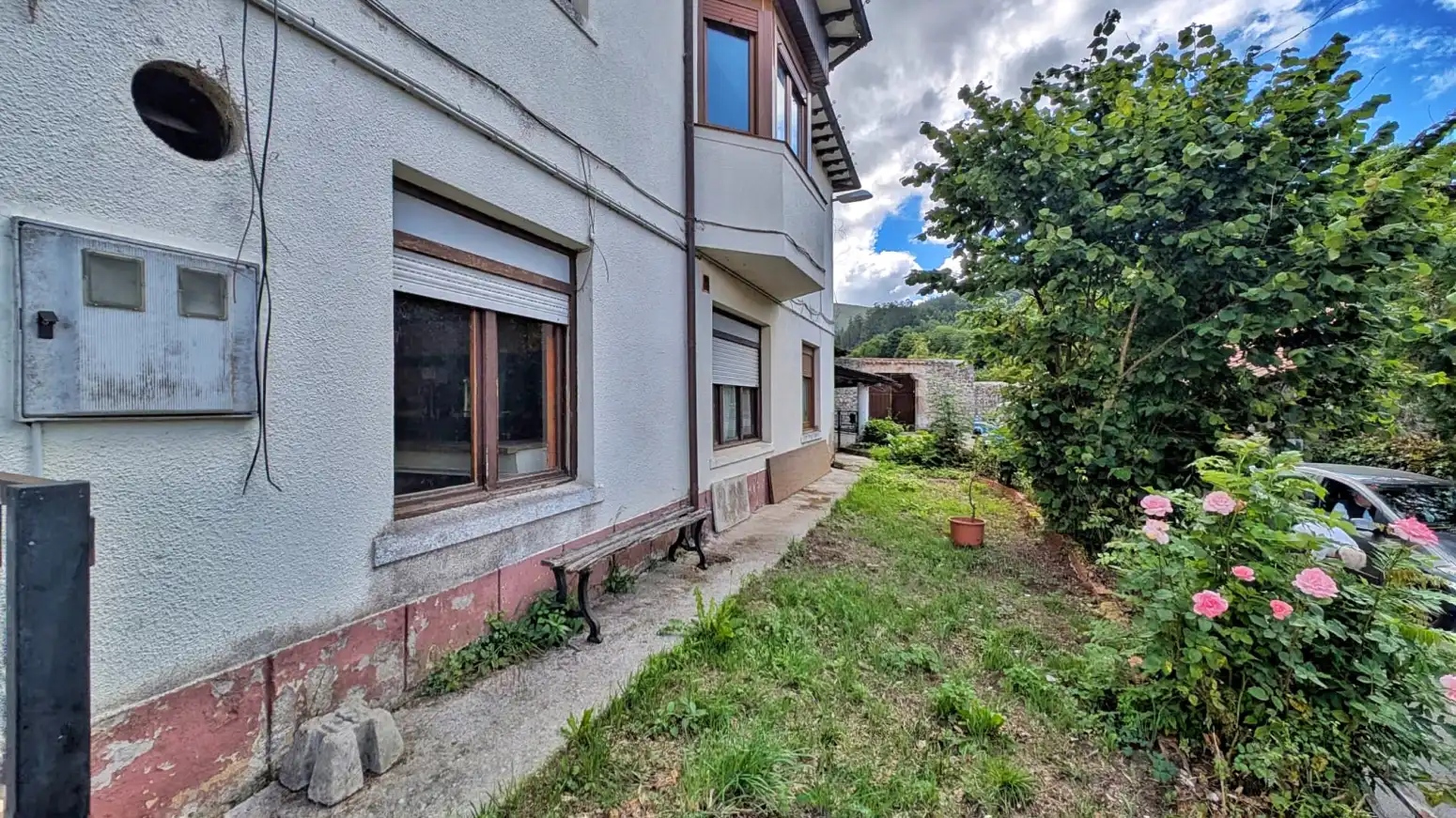 Vista exterior de Casa o xalet en venda en Cabuérniga amb Jardí privat