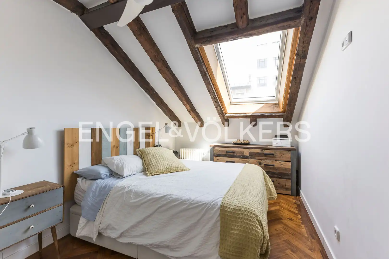 Schlafzimmer von Wohnung zum Verkauf in Madrid mit Klimaanlage und Heizung