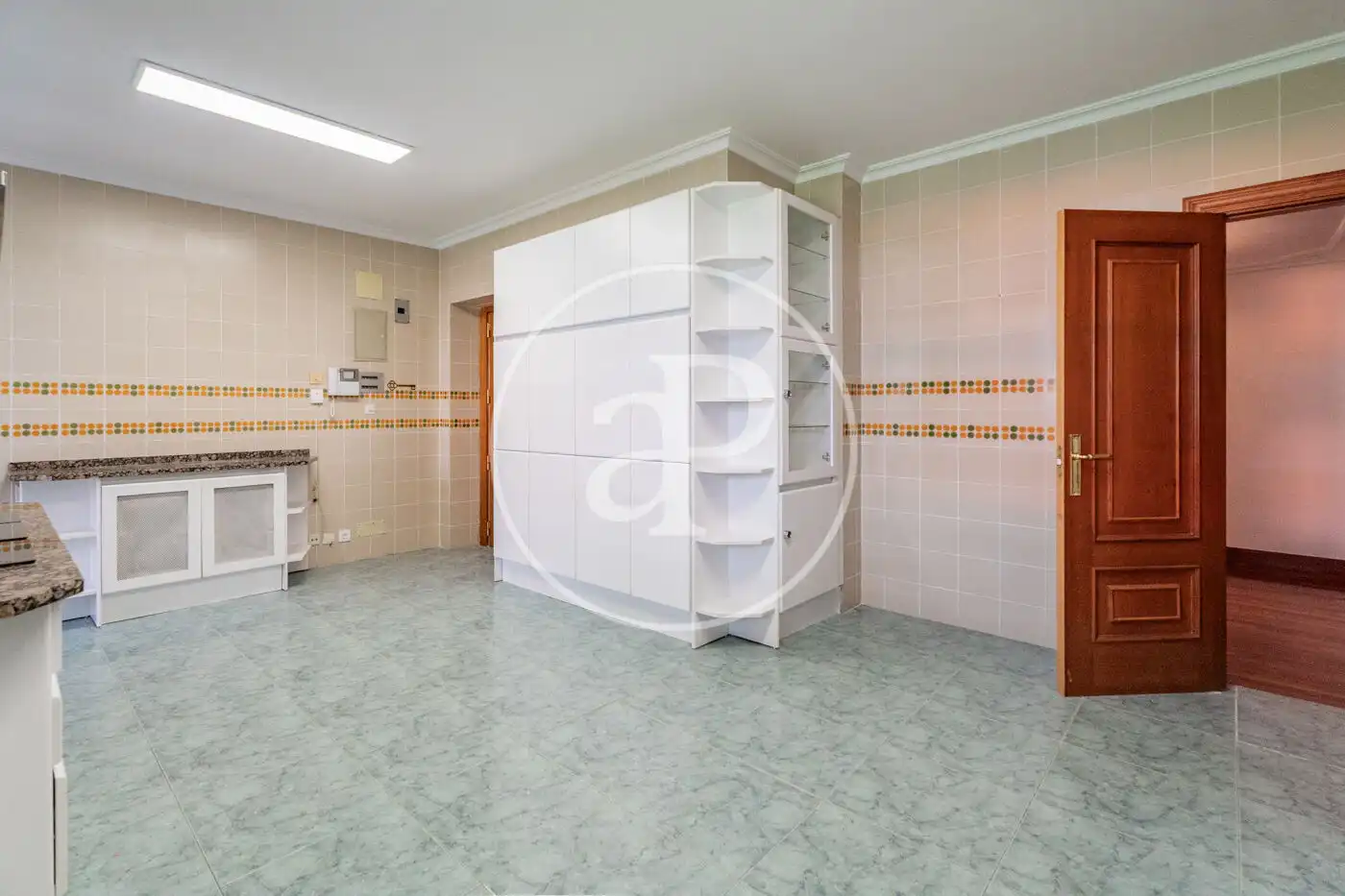 Cocina de Piso de alquiler en Madrid con Aire acondicionado, Calefacción y Jardín privado