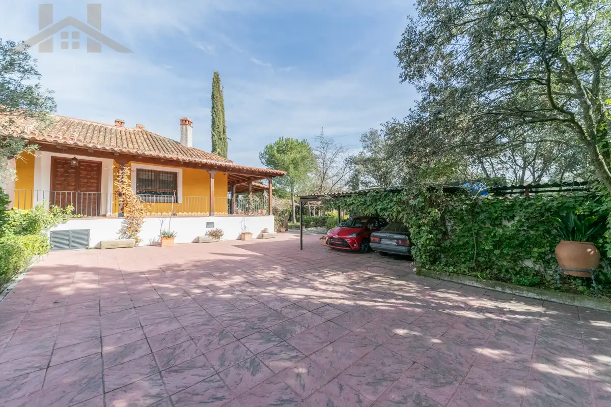 Vista exterior de Casa o xalet en venda en Boadilla del Monte amb Aire condicionat, Calefacció i Jardí privat