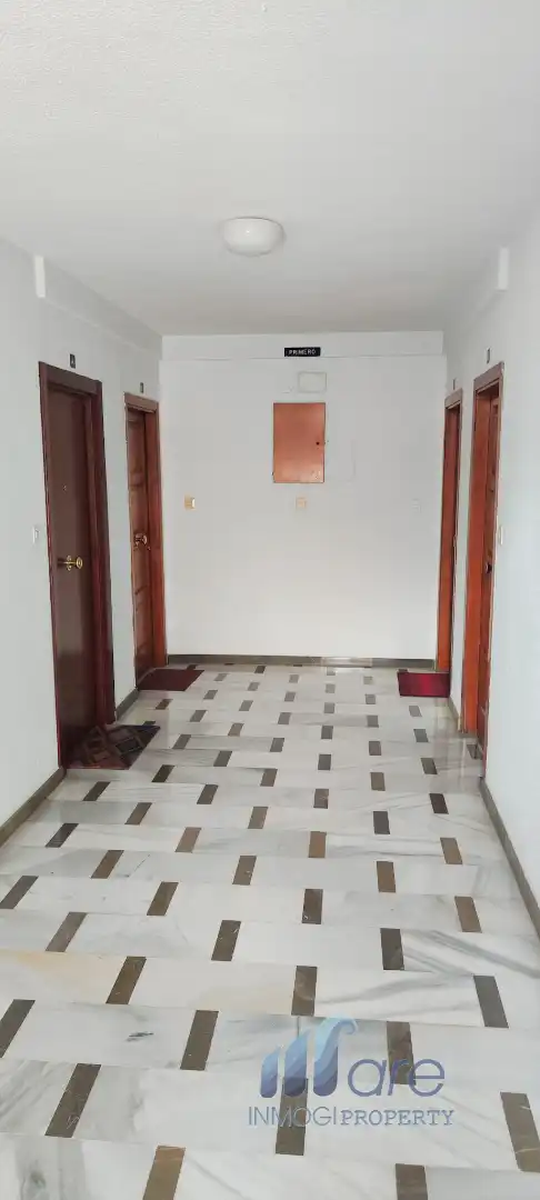 Wohnung zum Verkauf in Granada mit Klimaanlage, Privatgarten und Terrasse