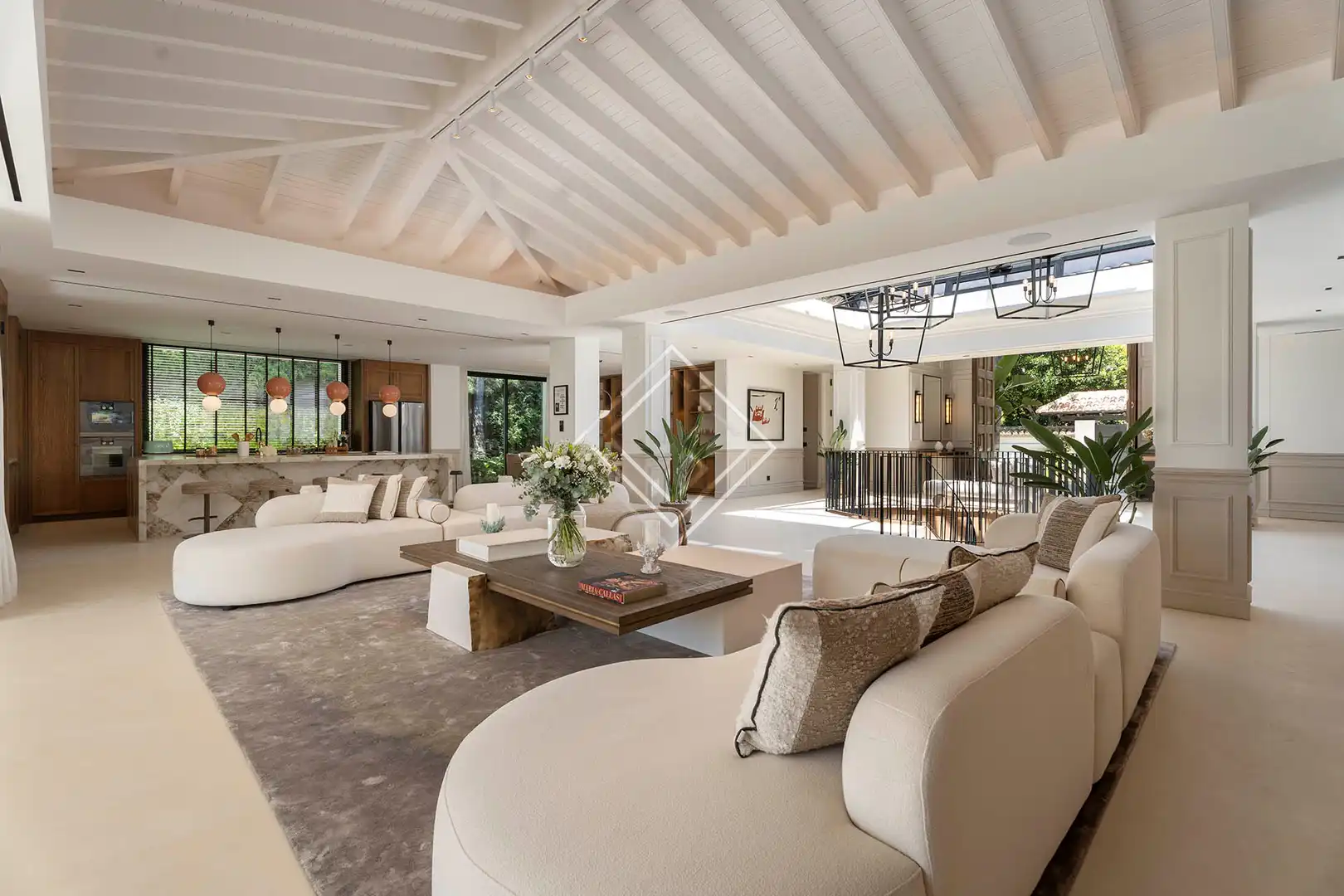 Sala de estar de Casa o chalet en venta en Marbella con Aire acondicionado, Jardín privado y Terraza