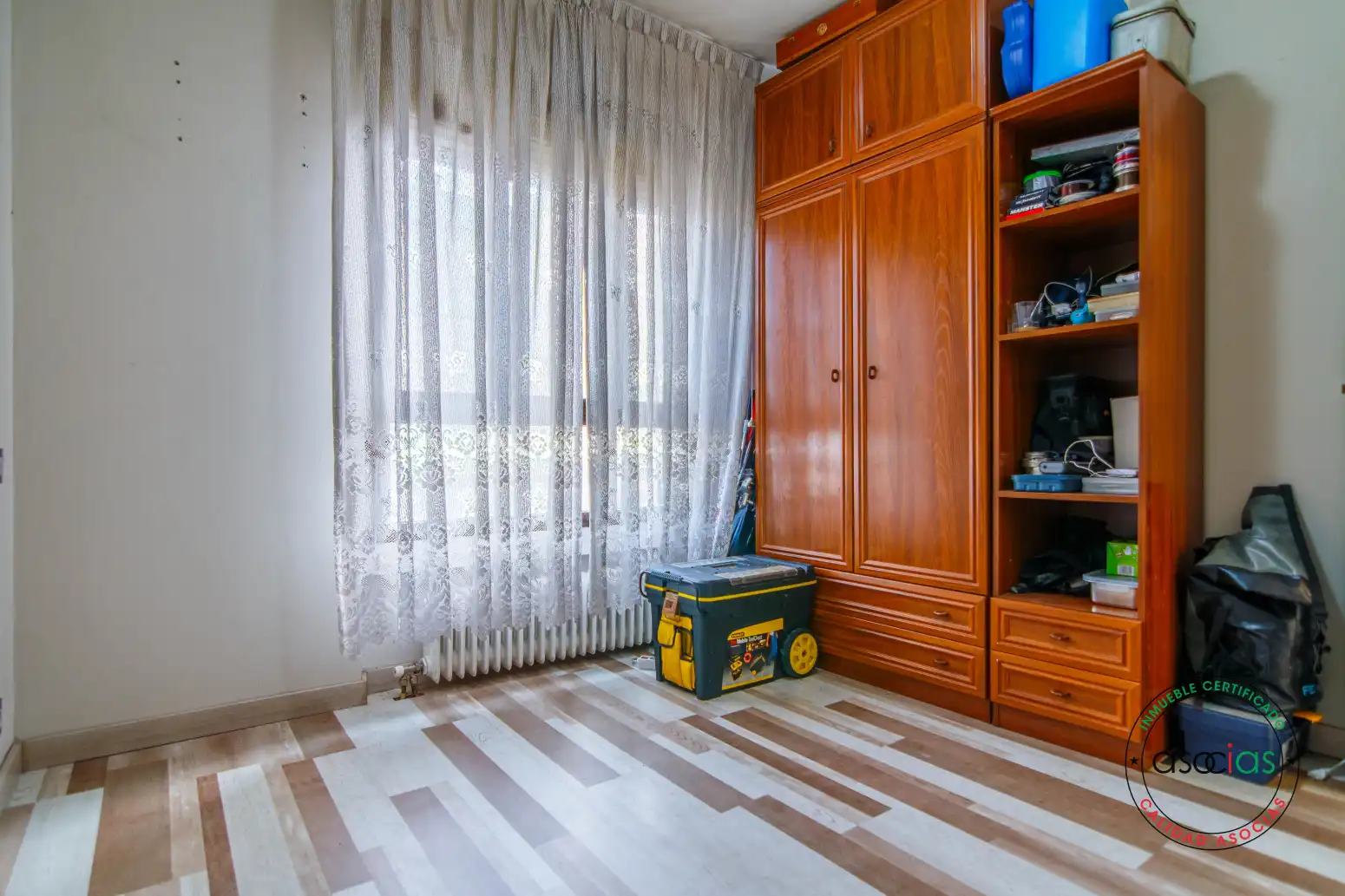 Dormitori de Pis en venda en Oviedo  amb Calefacció, Parquet i Traster