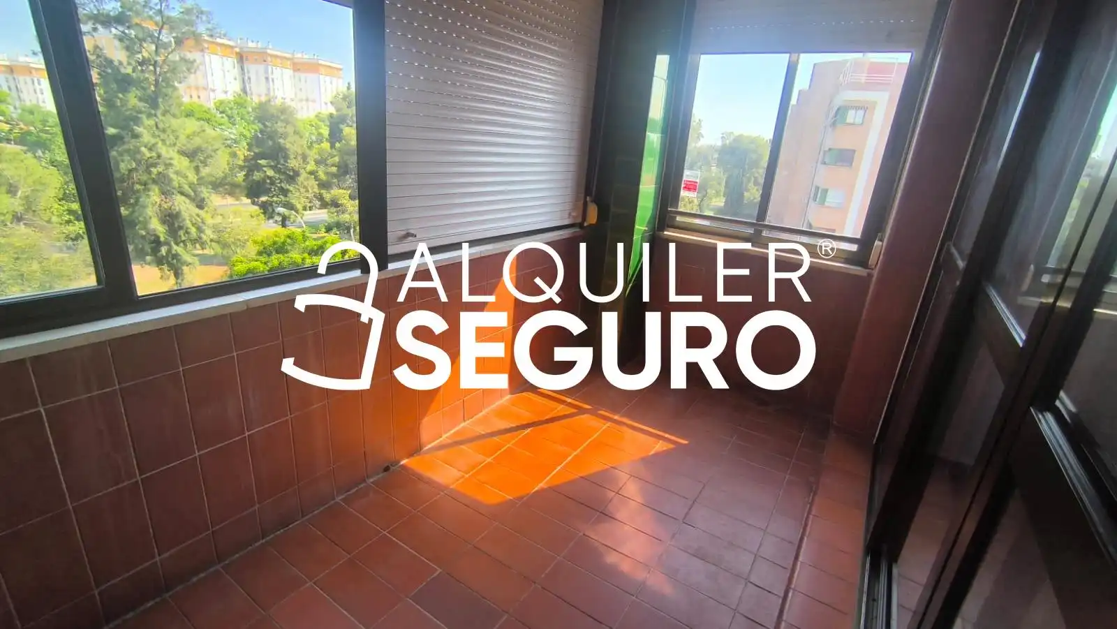 Vista exterior de Pis de lloguer en Sevilla amb Aire condicionat, Terrassa i Piscina