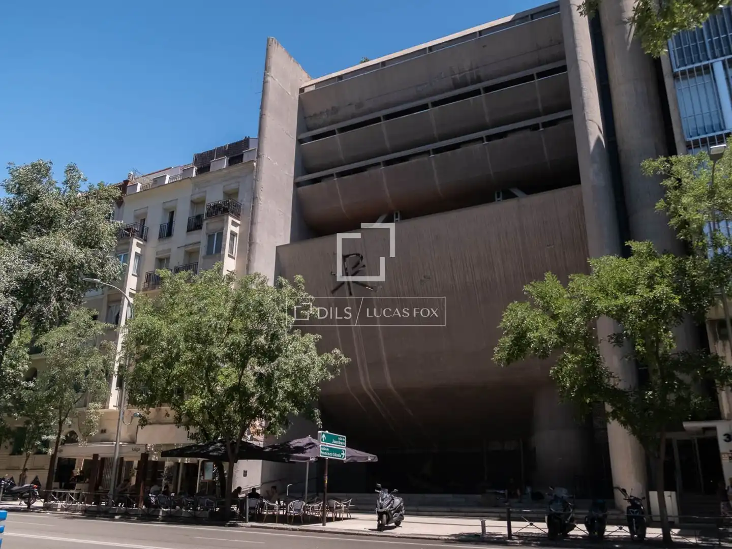 Vista exterior de Pis en venda en Madrid amb Traster, Moblat i Balcó
