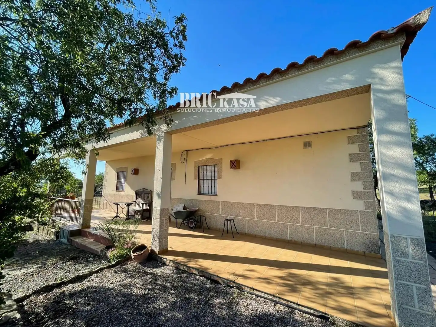 Vista exterior de Casa o chalet en venta en Arroyo de la Luz con Terraza, Trastero y Piscina
