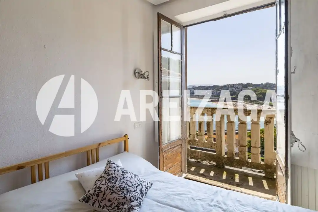 Dormitori de Casa o xalet en venda en Donostia - San Sebastián  amb Calefacció, Jardí privat i Terrassa