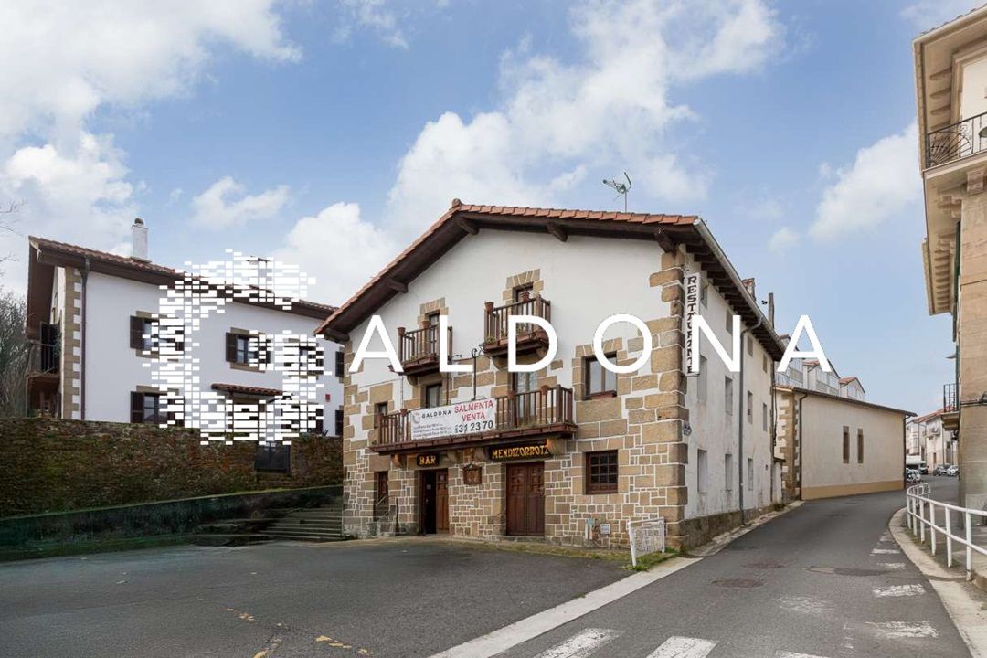 Vista exterior de Casa o xalet en venda en Donostia - San Sebastián  amb Calefacció i Balcó