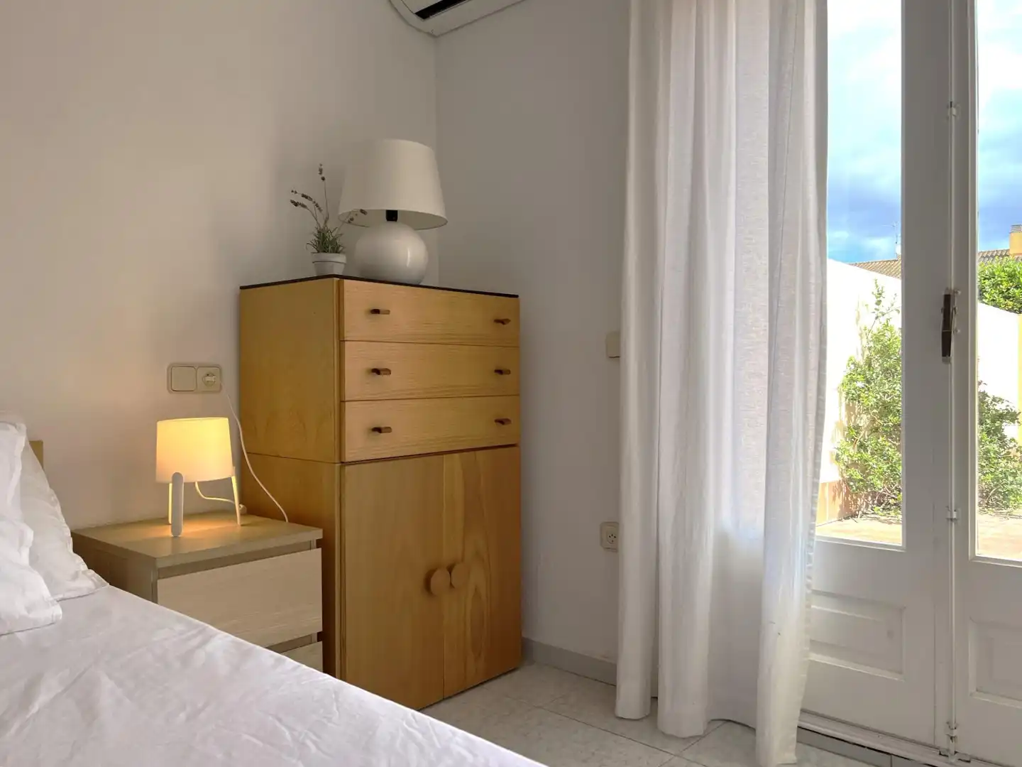 Habitación de Casa adosada en venta en Sant Pere Pescador con Aire acondicionado, Jardín privado y Terraza