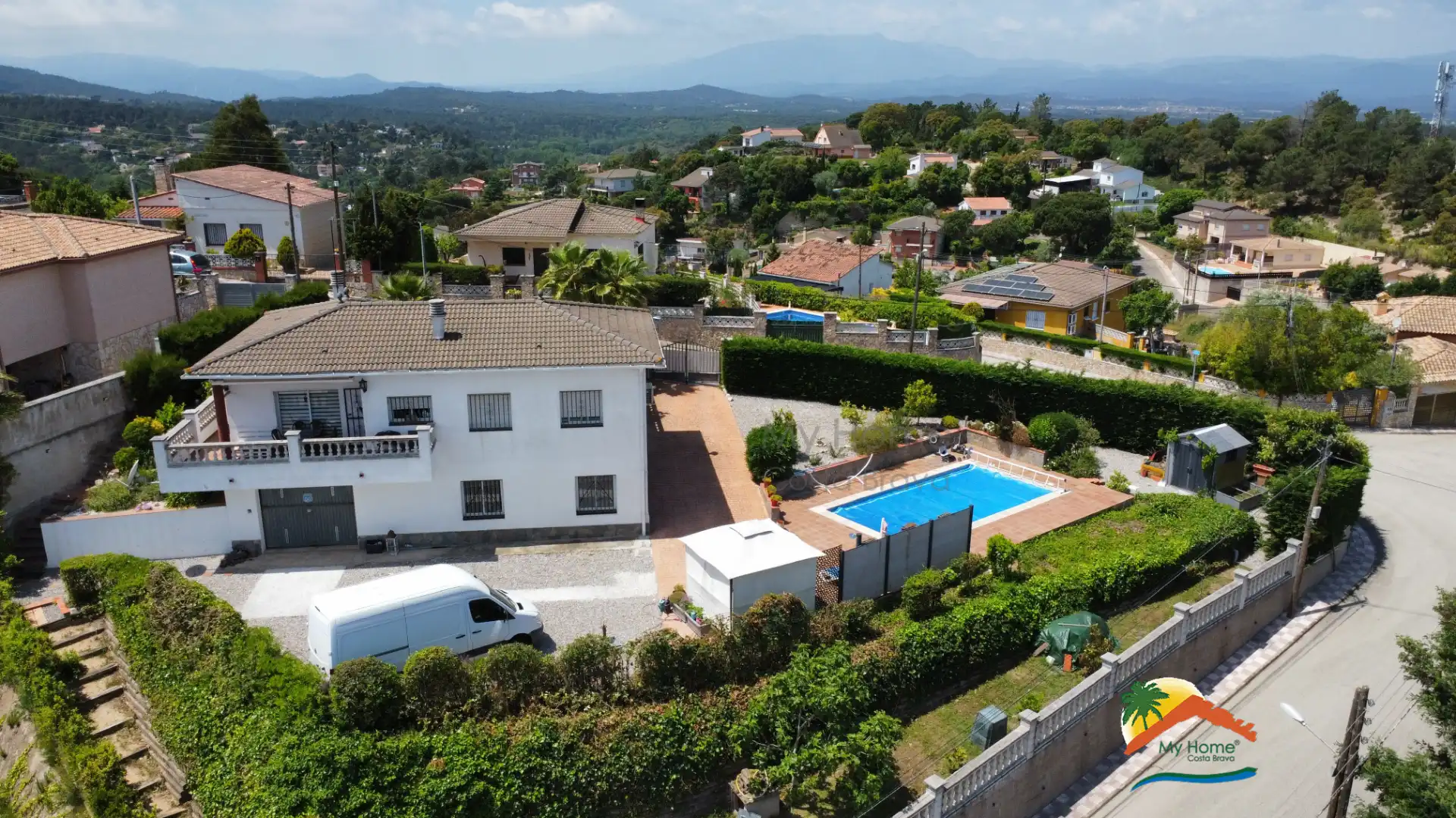 Casa amb piscina en venda a Aiguaviva Parc
