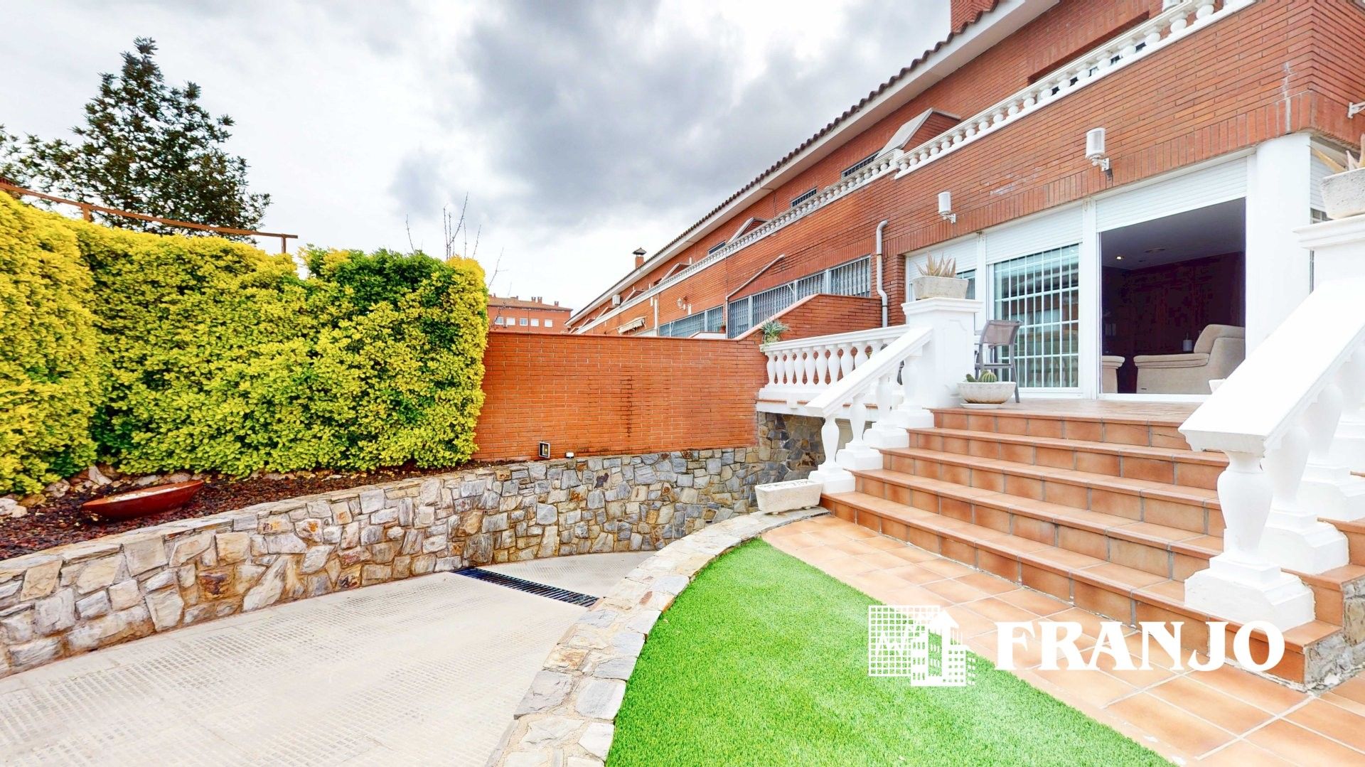 Garden of Single-family semi-detached for sale in Barberà del Vallès  with Air Conditioner, Heating and Terrace