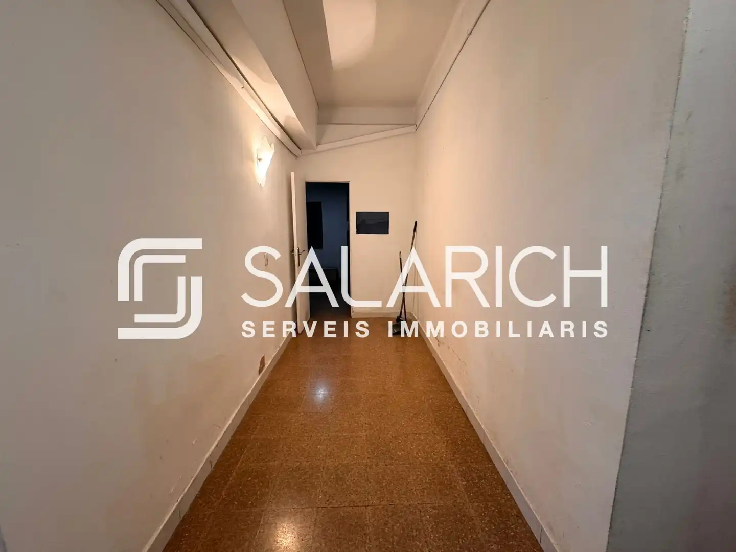 Flat for sale in Barcelona  with Air Conditioner
