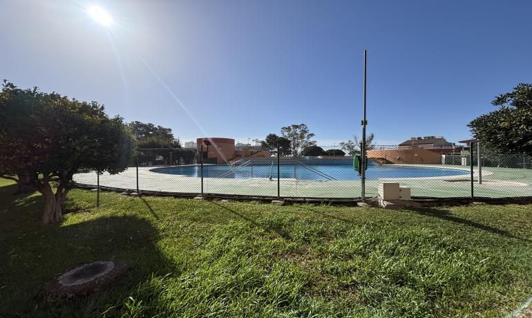 Piscina de Planta baixa en venda en Roses amb Calefacció, Jardí privat i Moblat