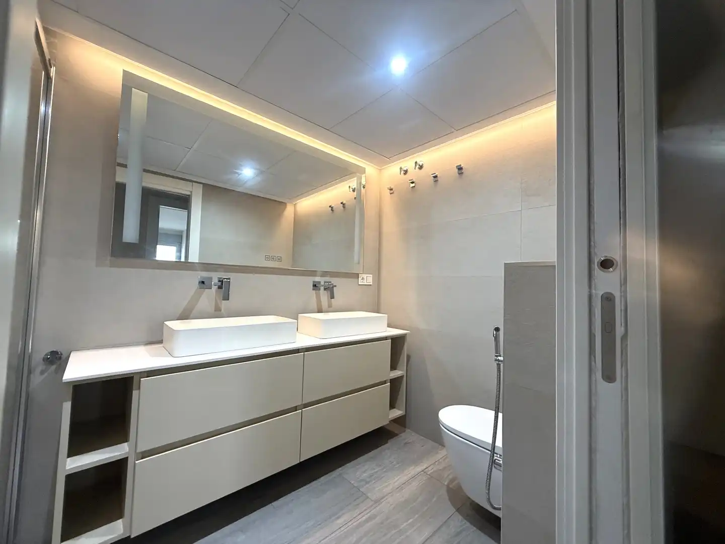 Baño de Piso de alquiler en Almería con Aire acondicionado, Calefacción y Terraza