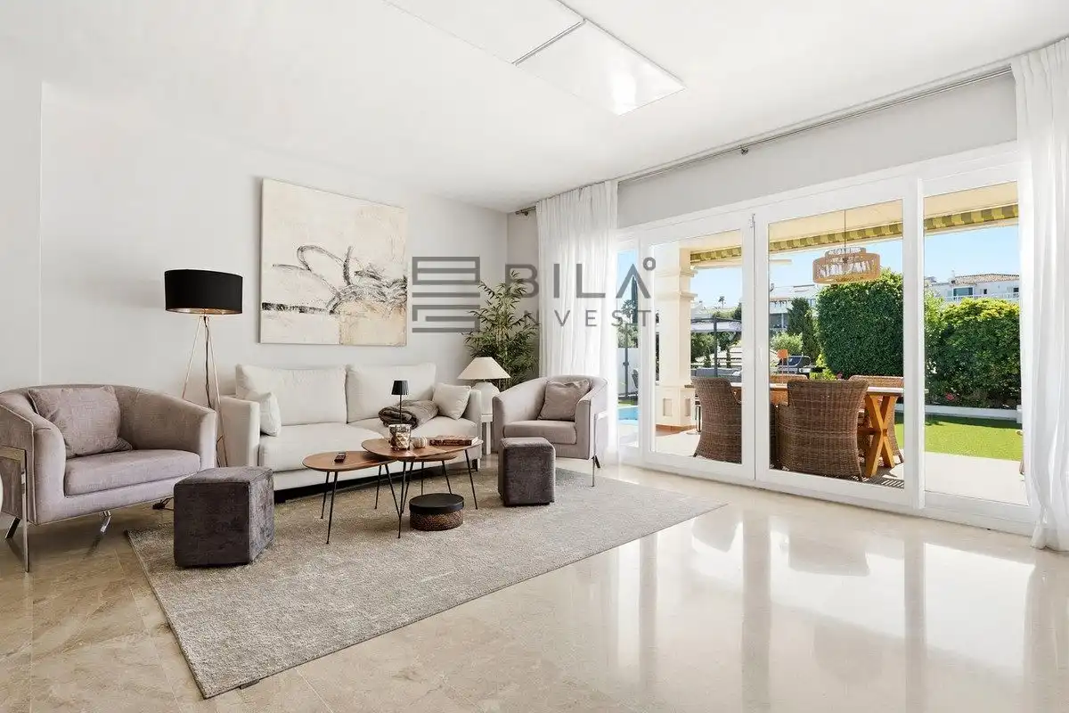Detached house with pool for sale in Cerros del Aguila, imagen 8
