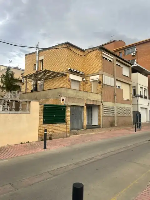 Außenansicht von Gebäude zur Miete in Lleida