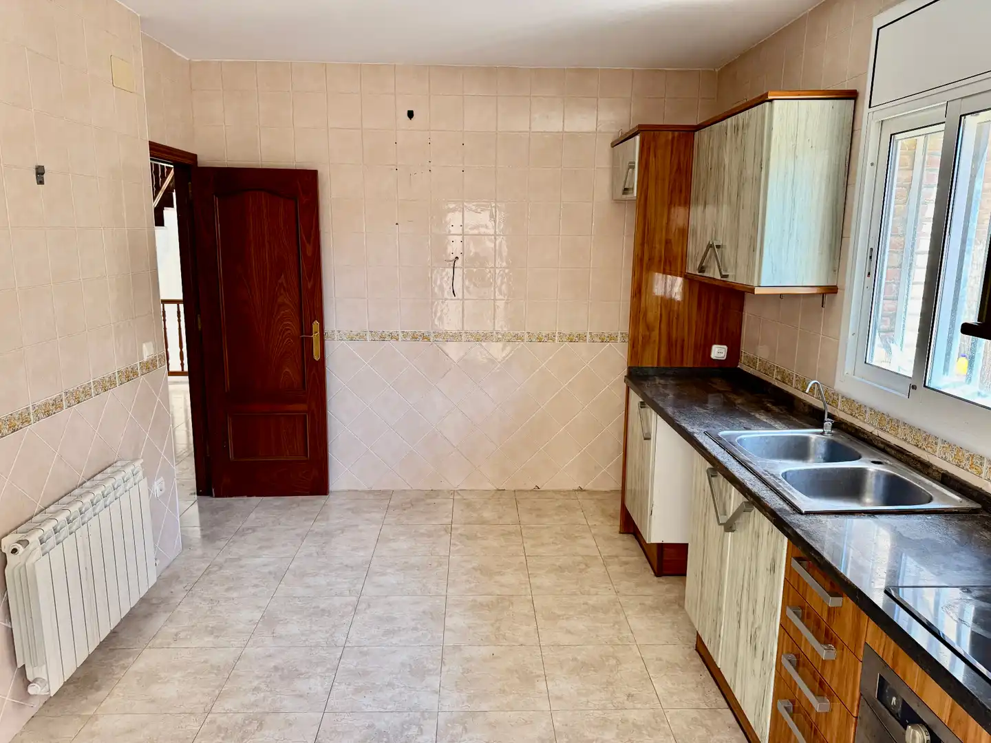 Küche von Einfamilien-Reihenhaus zum Verkauf in Calafell mit Heizung, Privatgarten und Terrasse