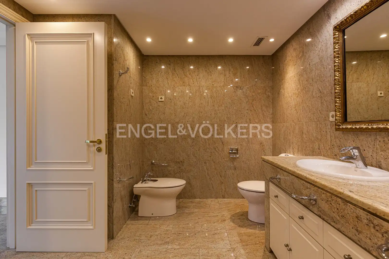 Badezimmer von Wohnung zur Miete in Madrid mit Klimaanlage, Heizung und Privatgarten