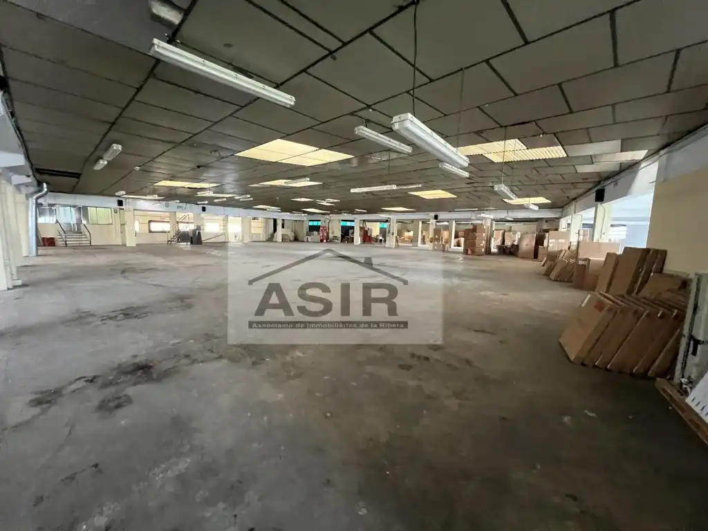 Nave industrial en venta en Corbera