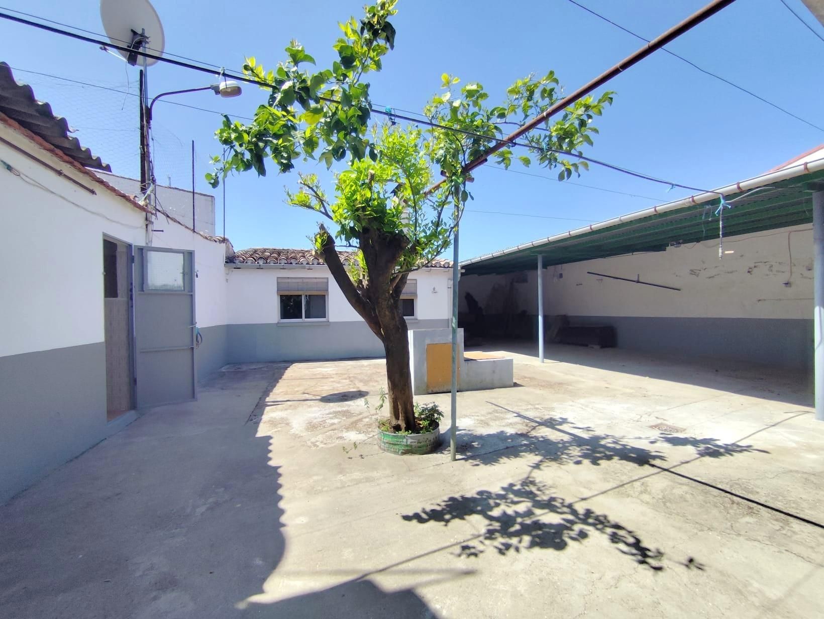 Exterior view of House or chalet for sale in Malpartida de Plasencia  with Air Conditioner