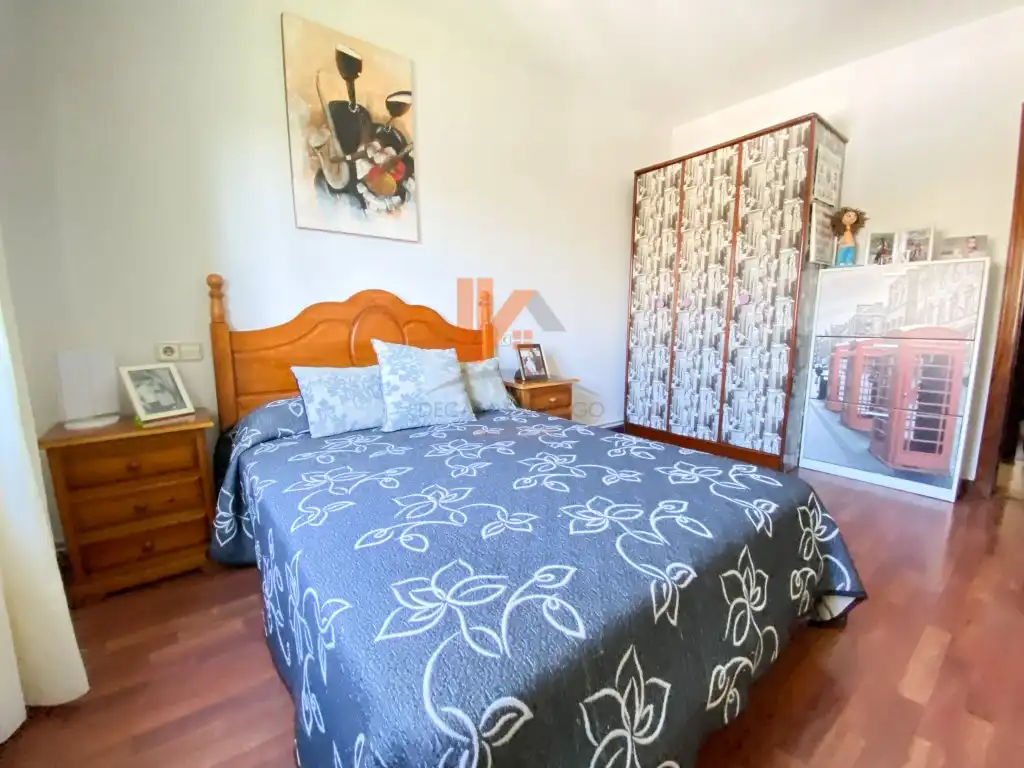 Bedroom of Houses for sale in Santiago de Compostela   with Private garden, Oven and Internet