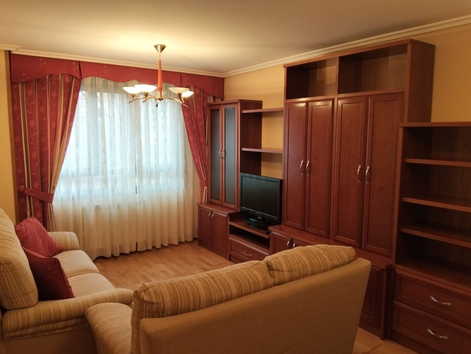 Living room of Flat to rent in Valladolid Capital  with Heating, Storage room and Furnished