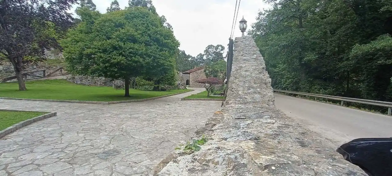 Vista exterior de Finca rústica en venda en Llanes amb Jardí privat