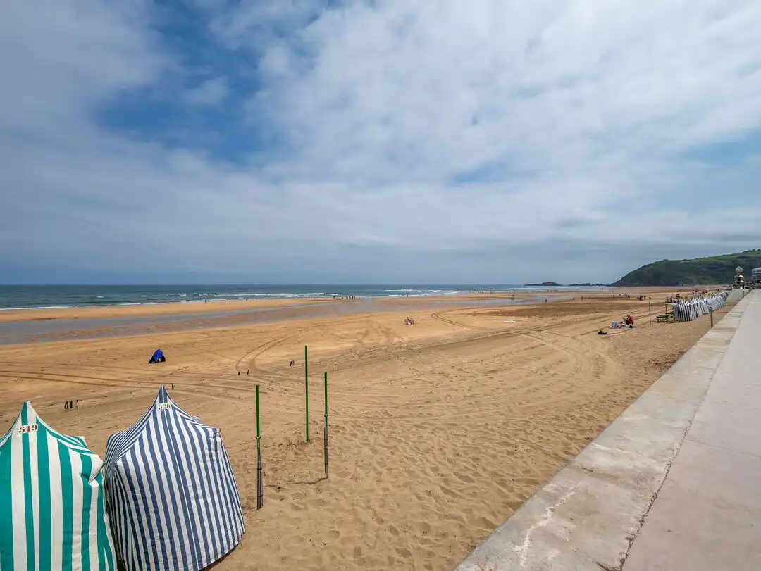 Außenansicht von Wohnung zum Verkauf in Zarautz mit Heizung, Privatgarten und Terrasse