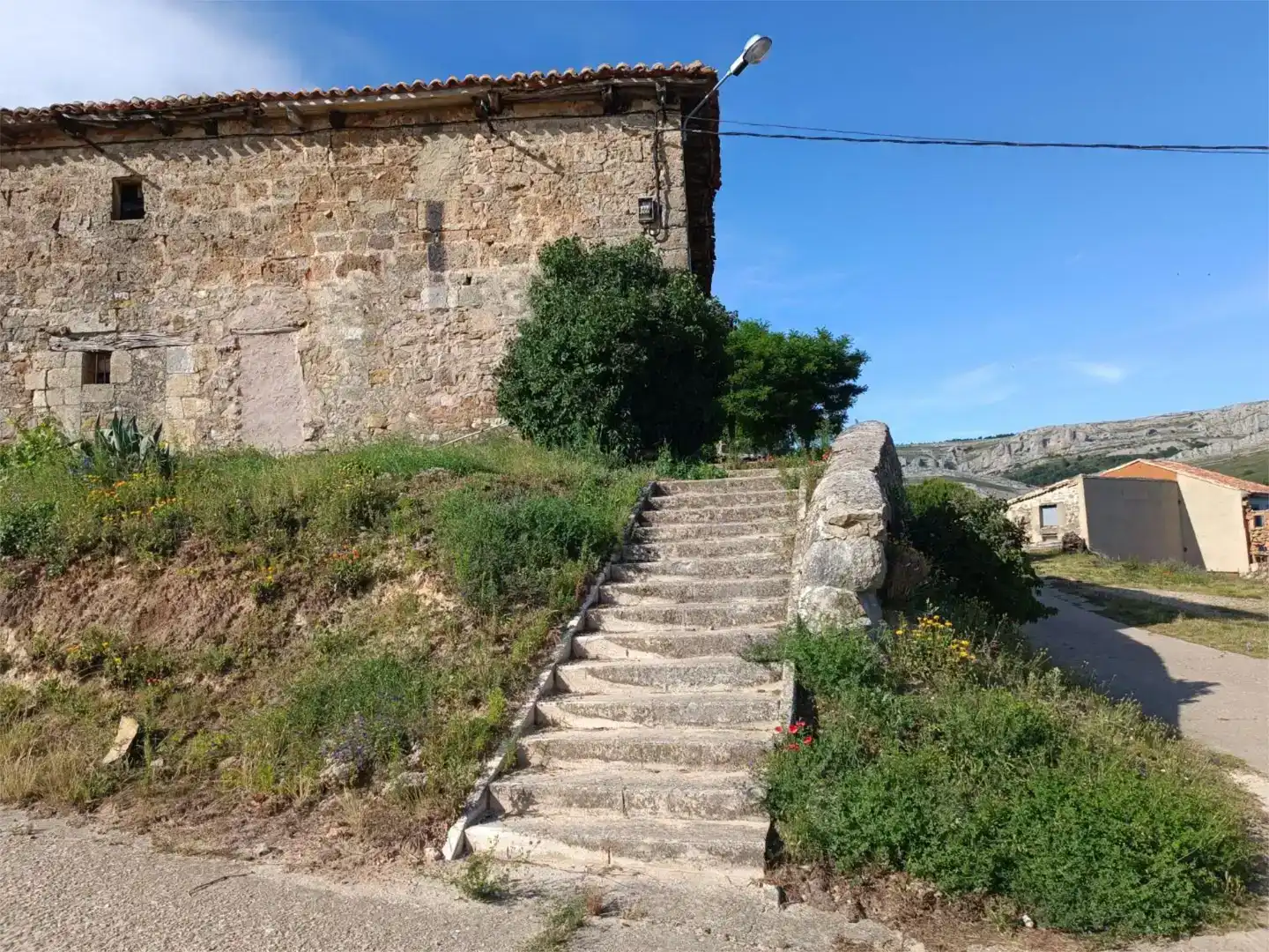 Vista exterior de Casa adosada en venda en Humada