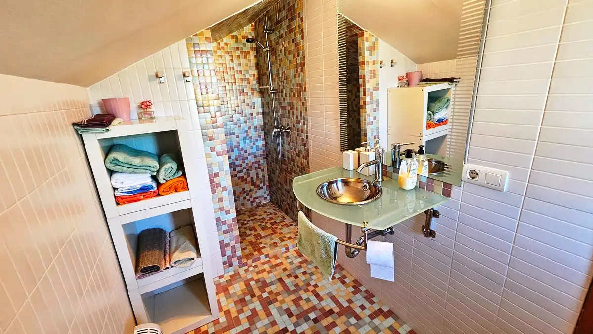 Bathroom of Houses for sale in El Madroño  with Air Conditioner and Private garden