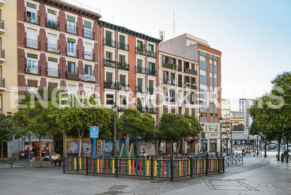 Vista exterior de Piso en venta en Madrid con Calefacción