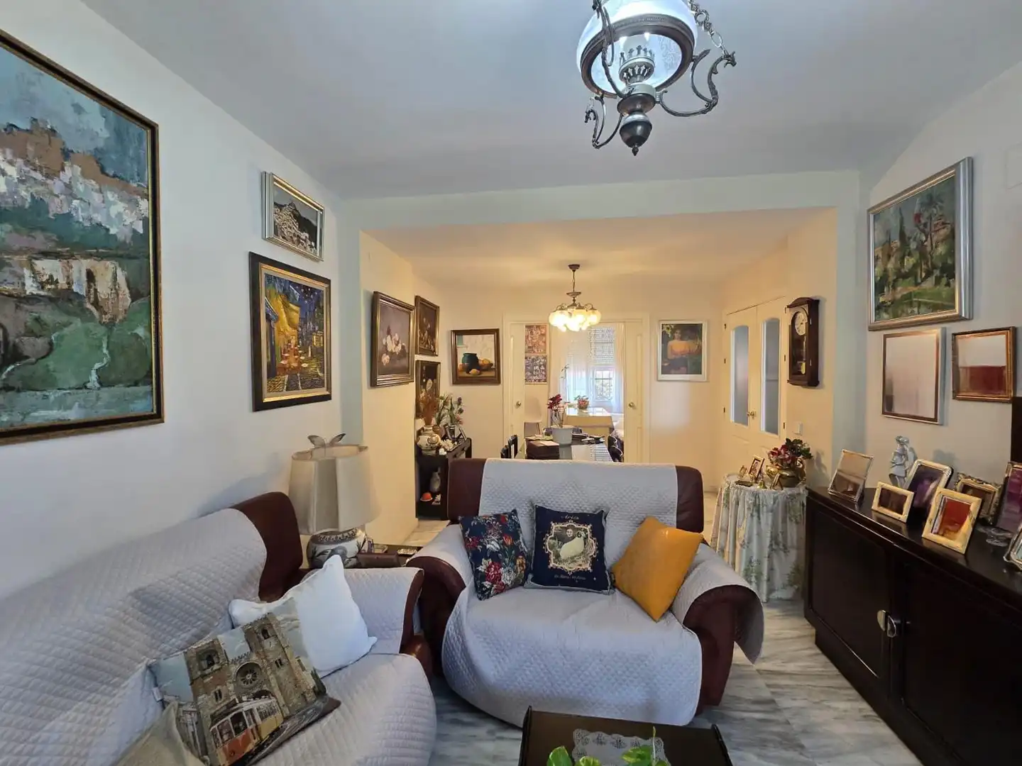 Sala de estar de Casa adosada en venta en Castilleja de la Cuesta con Aire acondicionado, Trastero y Balcón