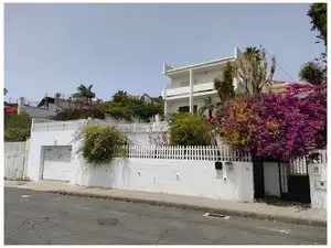 Vista exterior de Casa o xalet en venda en Las Palmas de Gran Canaria amb Jardí privat, Terrassa i Traster