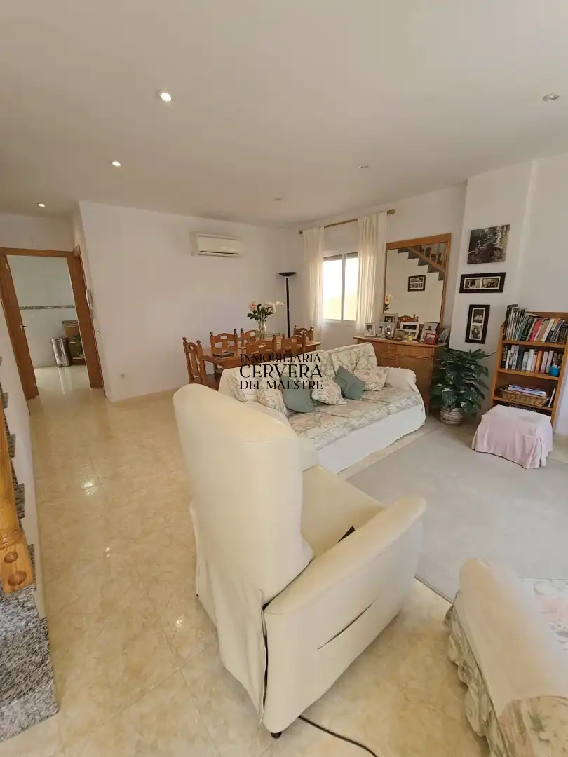 Sala d'estar de Casa adosada en venda en La Salzadella amb Aire condicionat, Calefacció i Jardí privat
