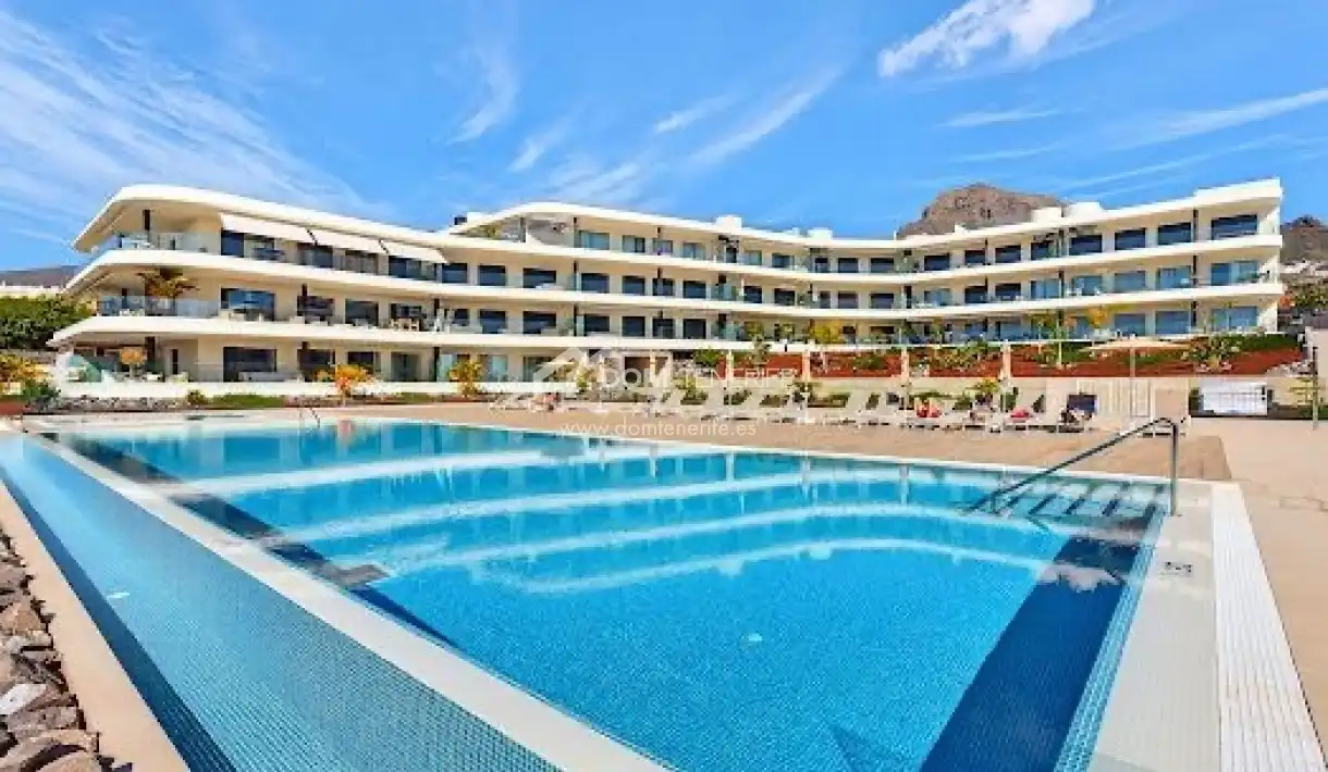 Piscina de Piso en venta en Adeje con Aire acondicionado, Terraza y Trastero