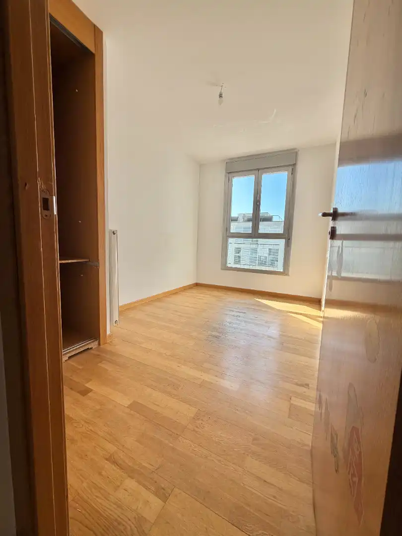 Habitación de Piso en venta en Madrid con Calefacción y Trastero