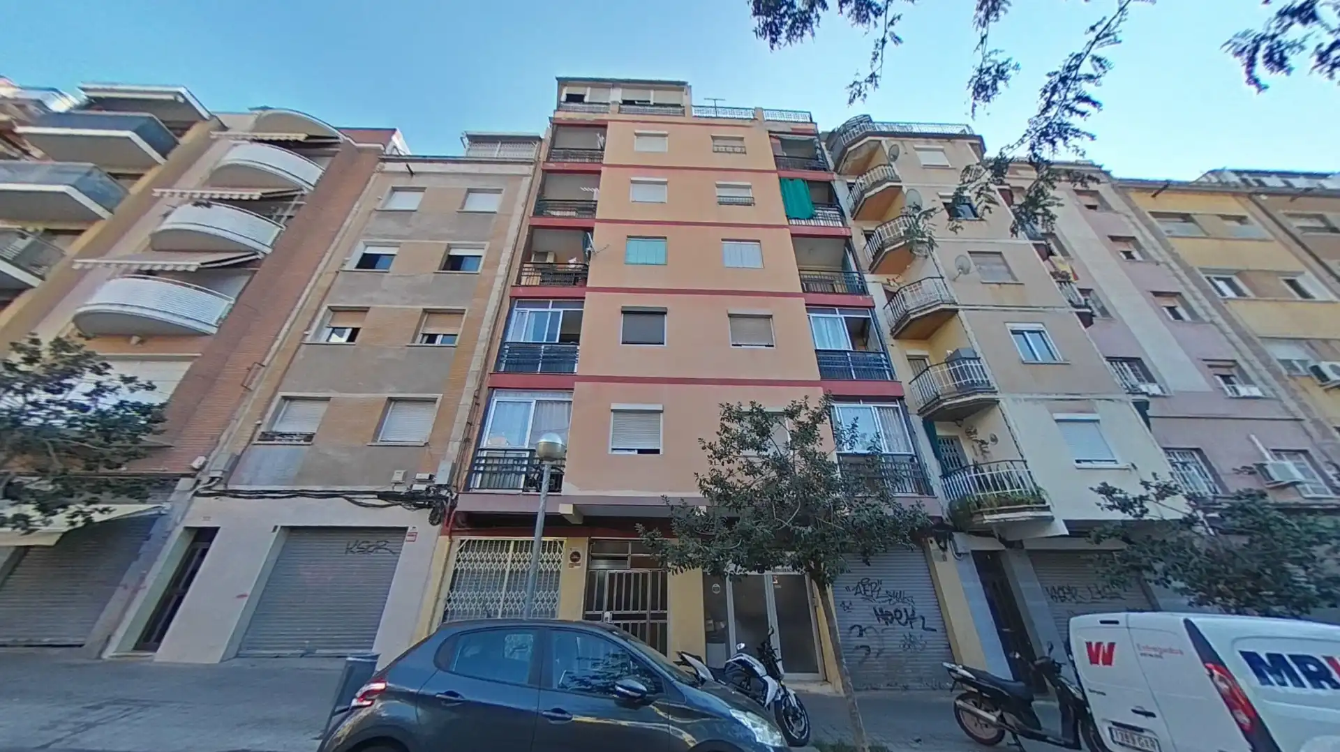 Außenansicht von Wohnung zum Verkauf in L'Hospitalet de Llobregat mit Heizung