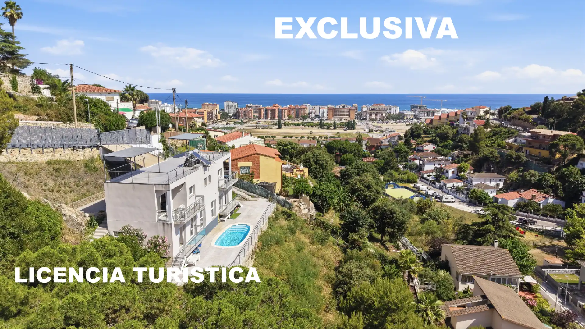 Außenansicht von Einfamilien-Reihenhaus zum Verkauf in Santa Susanna mit Klimaanlage, Privatgarten und Terrasse