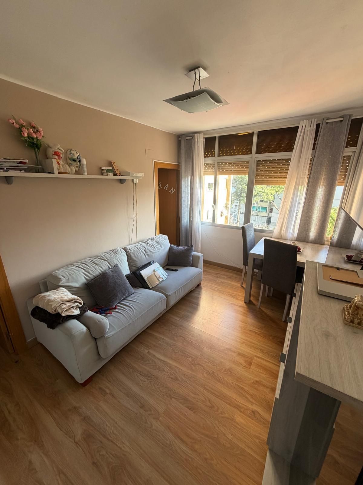 Sala de estar de Piso en venta en Cornellà de Llobregat con Amueblado