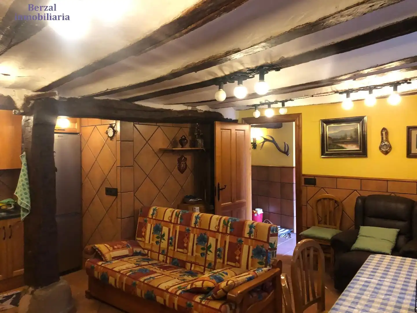 Sala d'estar de Casa o xalet en venda en Baños de Río Tobía amb Traster, Moblat i Balcó