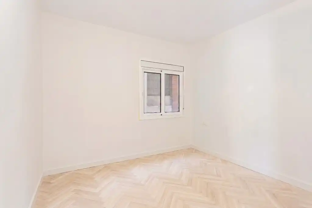 Dormitori de Apartament en venda en Barcelona amb Aire condicionat, Parquet i Balcó