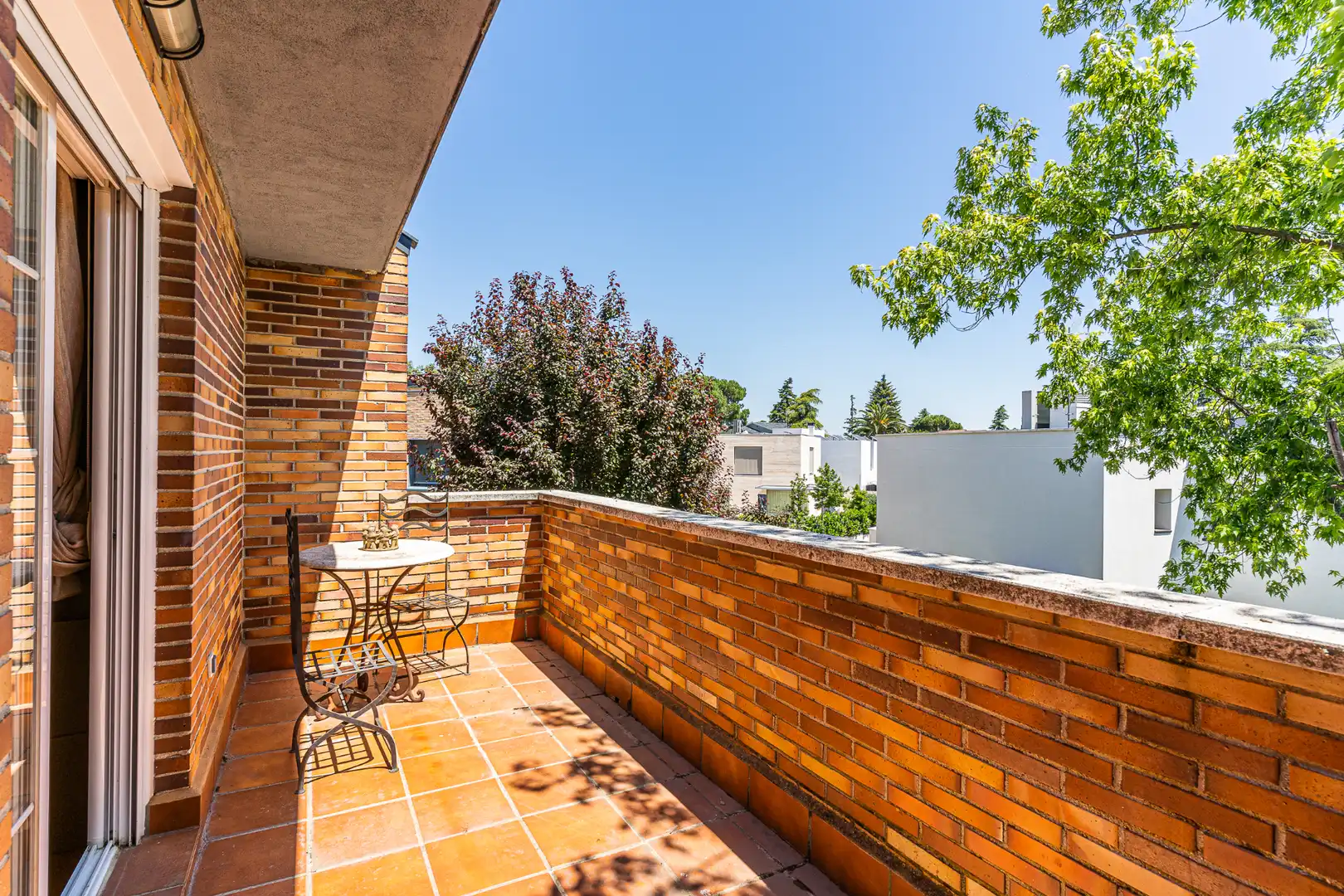 Terrassa de Casa adosada en venda en Majadahonda amb Aire condicionat, Calefacció i Jardí privat