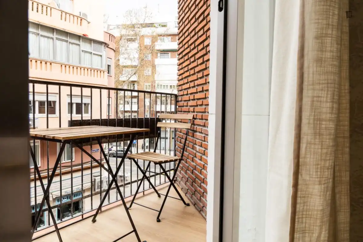 Terraza de Apartamento para compartir en Madrid con Calefacción, Amueblado y Horno